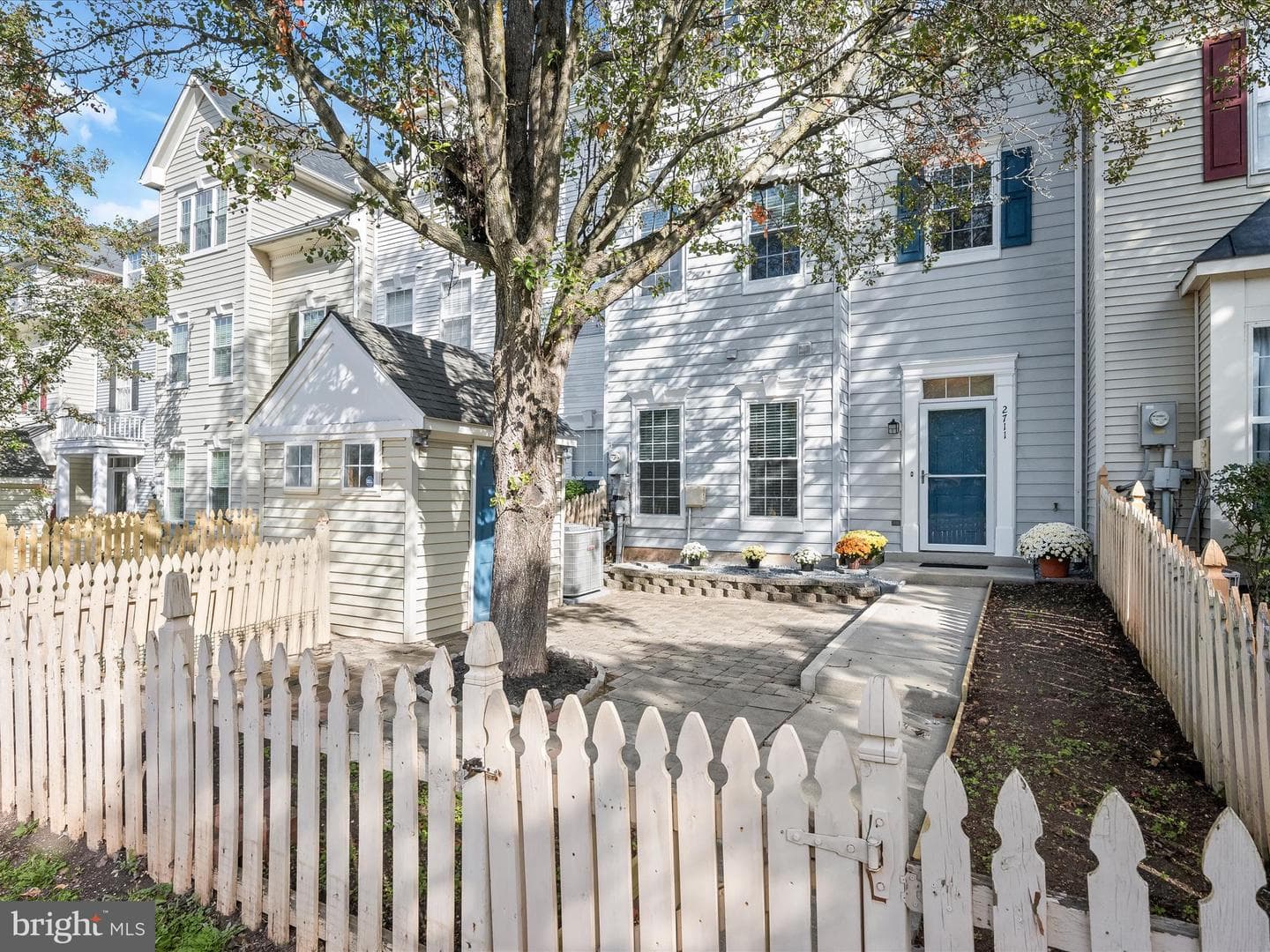 2711 Middle Neck Road photo 2