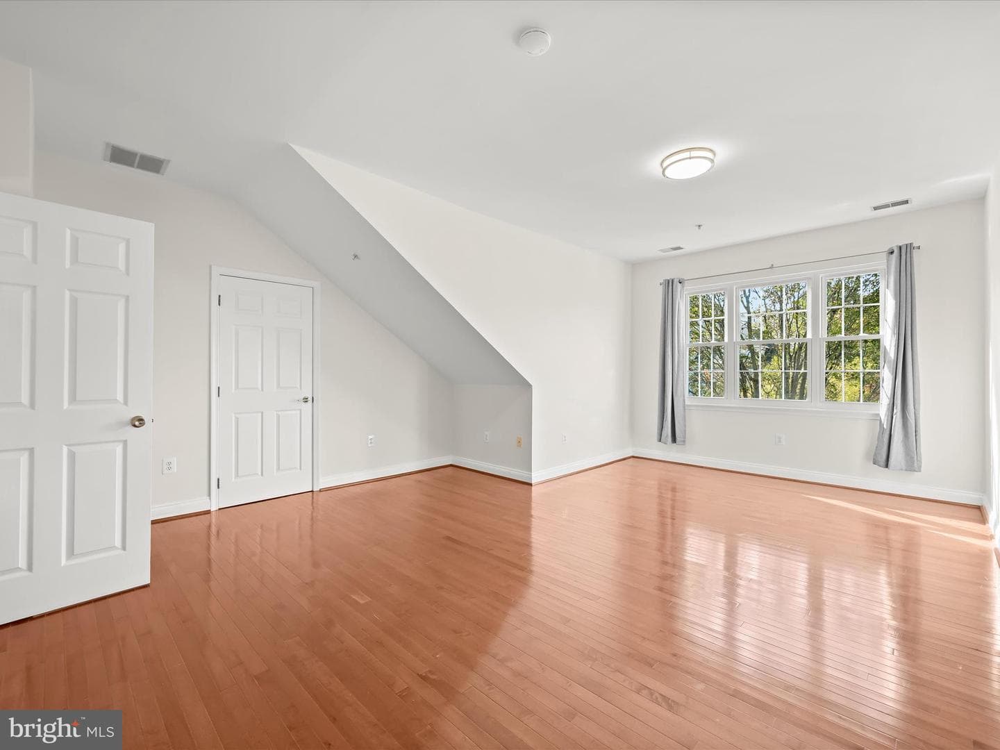 2711 Middle Neck Road photo 23