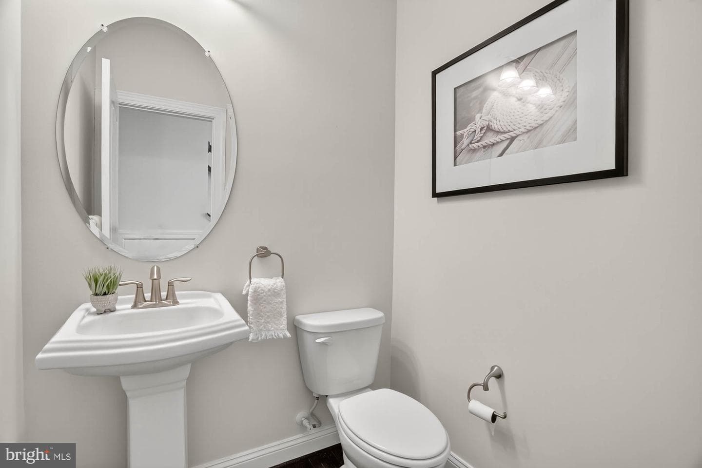 606 James Walker Place photo 10