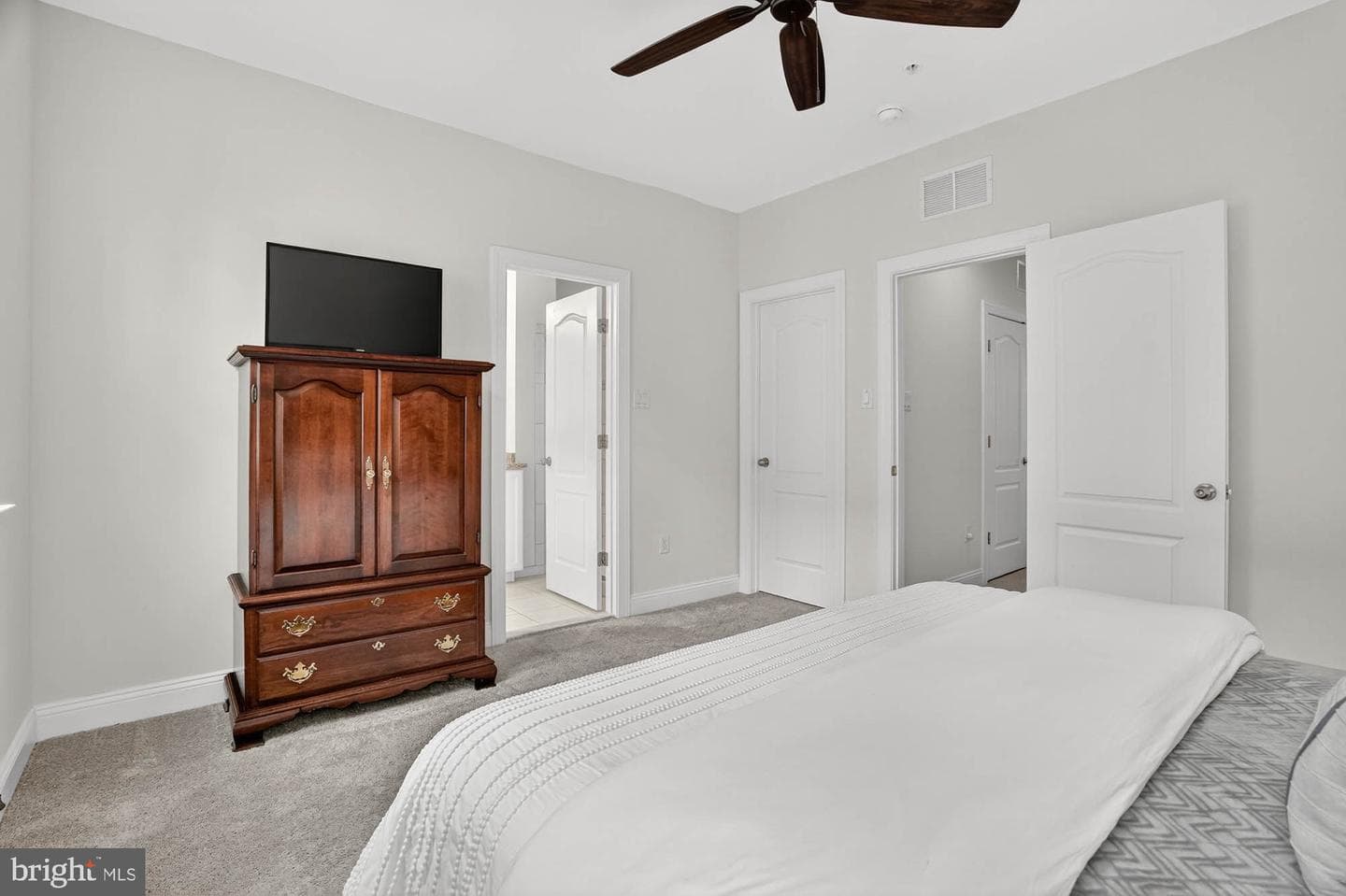 606 James Walker Place photo 28