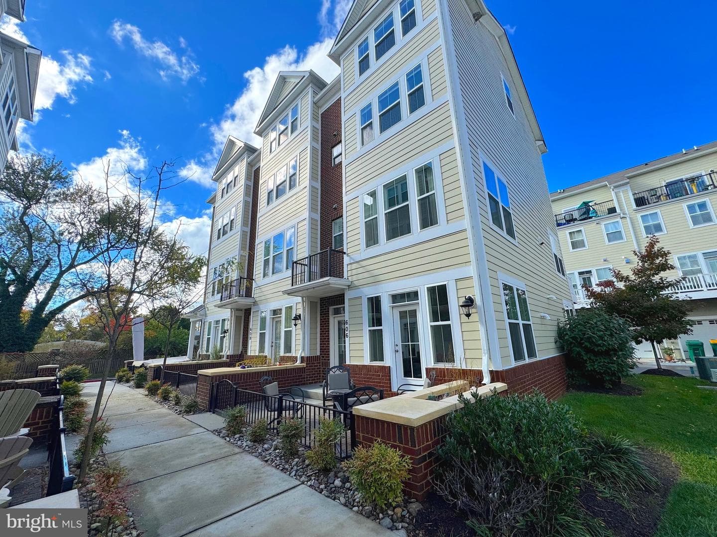 606 James Walker Place photo 45