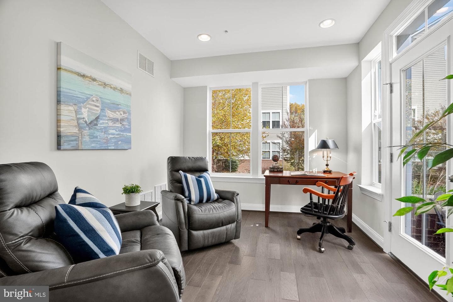 606 James Walker Place photo 6