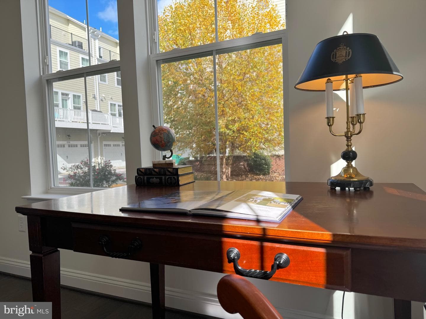 606 James Walker Place photo 8