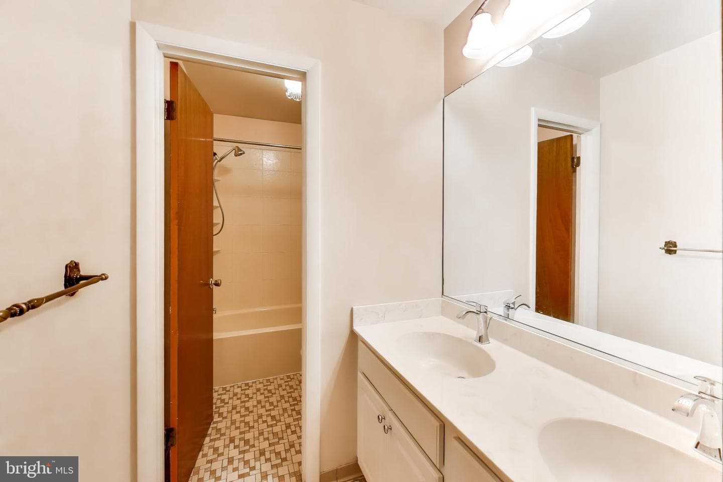 1045 Ashe Street photo 31