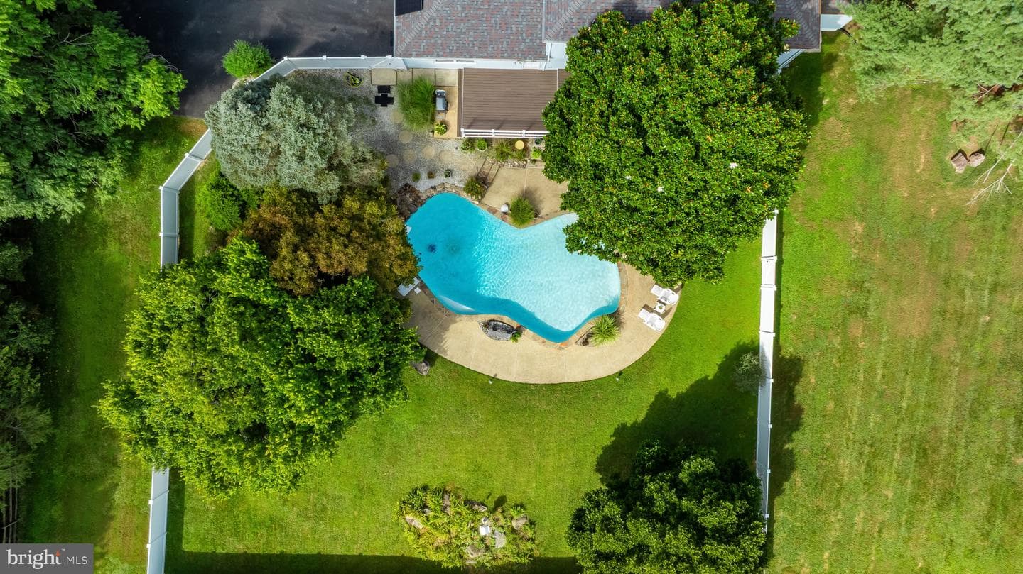 3501 Foxhall Drive photo 4
