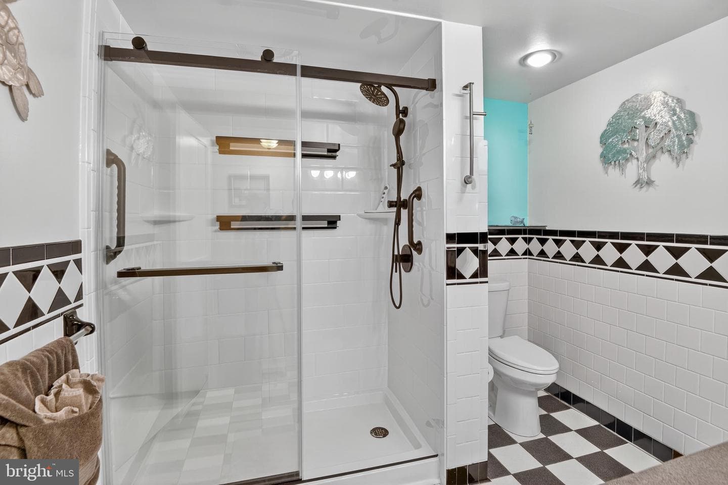 2044 Orchard Avenue photo 17