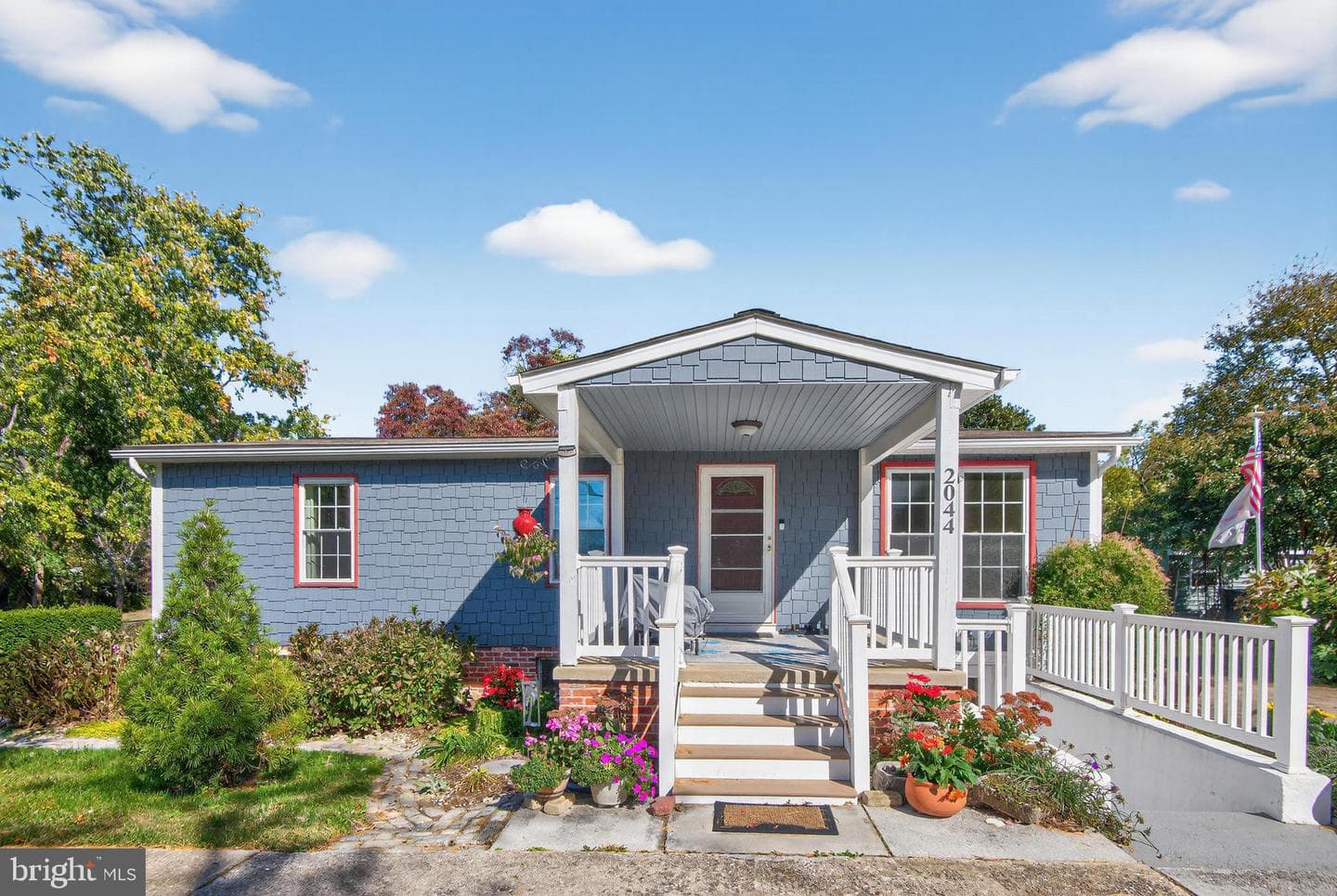 2044 Orchard Avenue photo 2