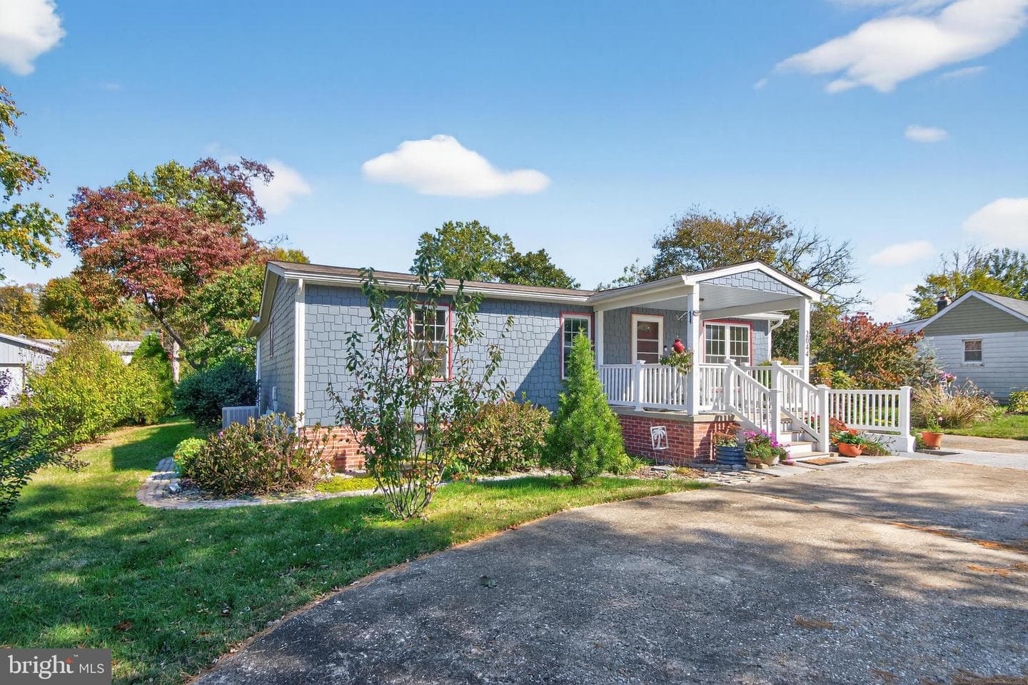 2044 Orchard Avenue photo 3