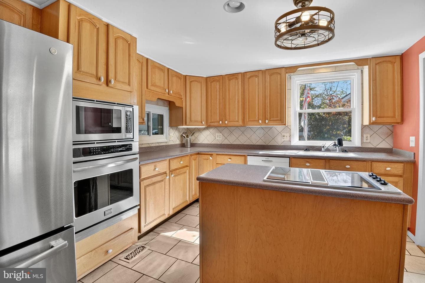 2044 Orchard Avenue photo 7