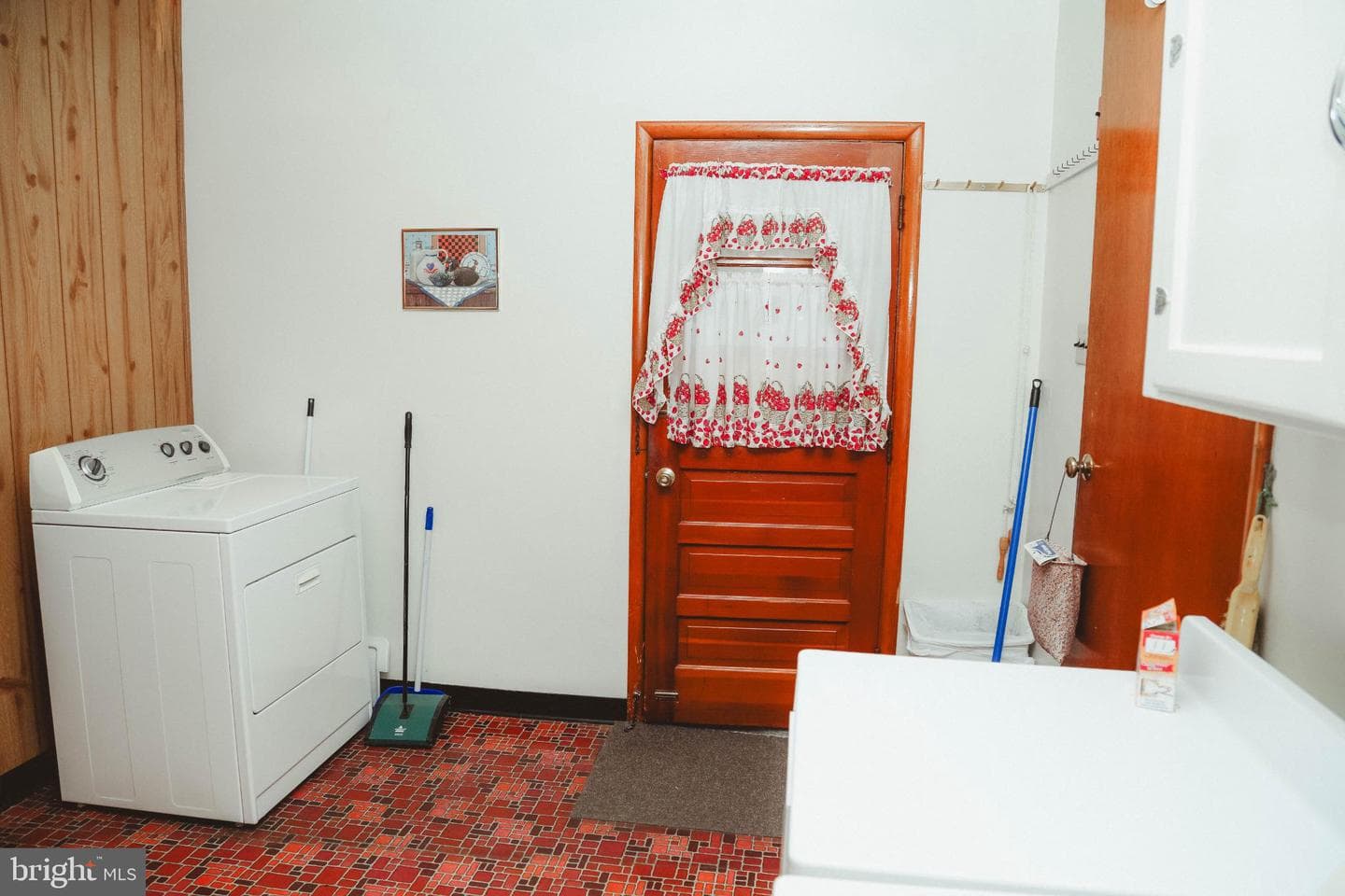 8413 Bedford Road photo 28