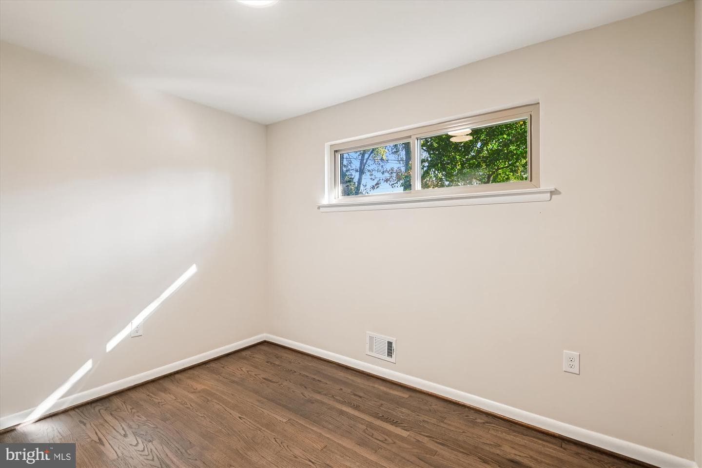 8259 Spring Knoll Drive photo 19