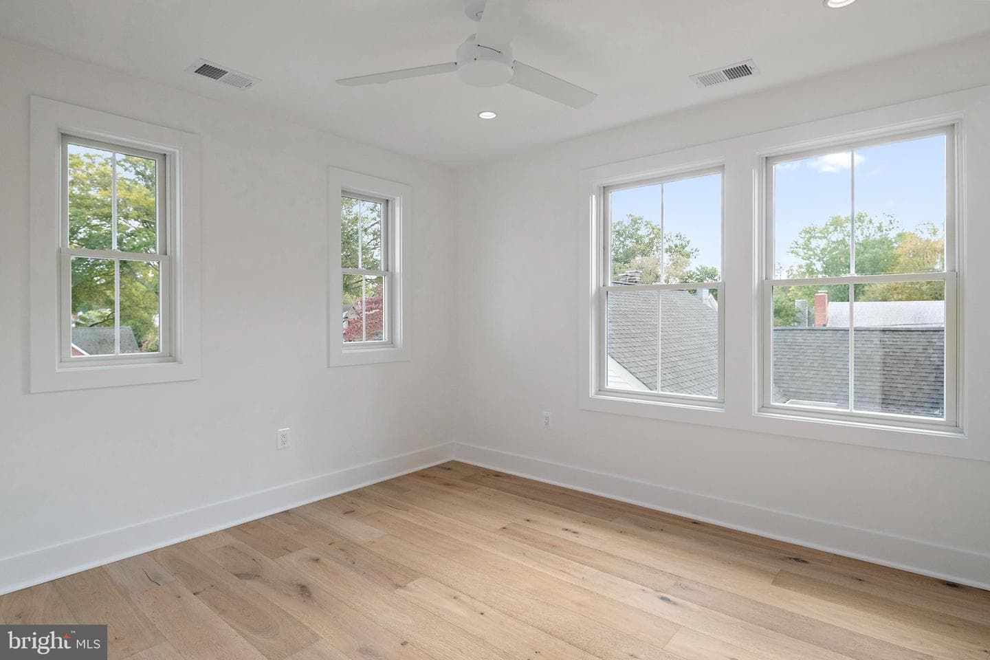 136 S Homeland Avenue photo 38