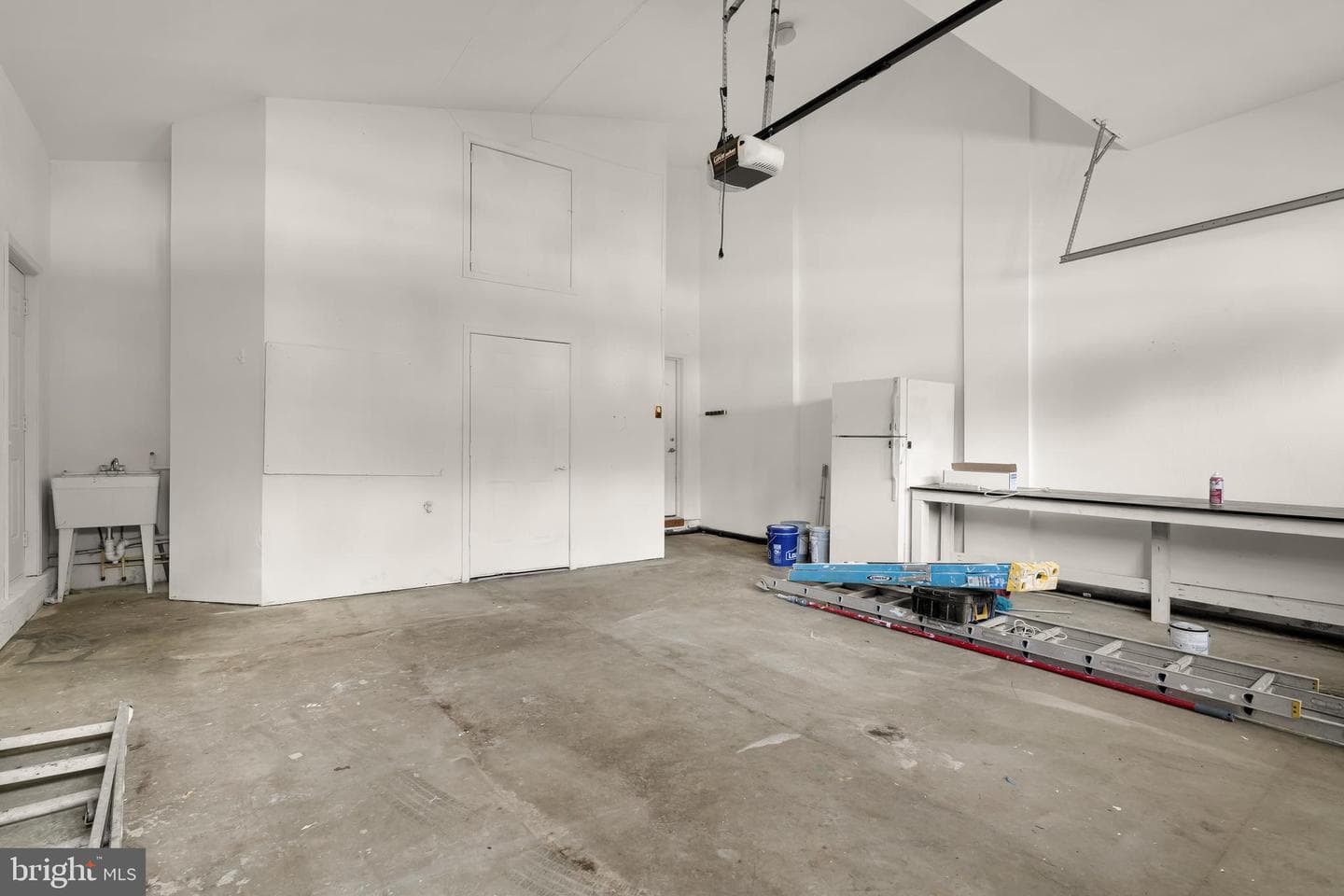 1207 Thompson Avenue photo 13