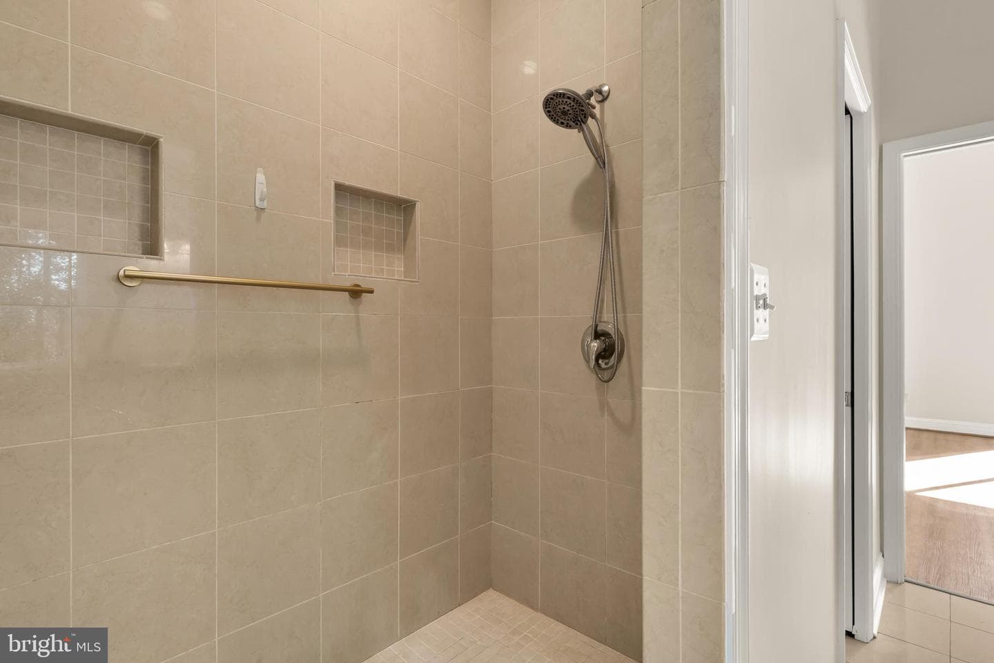 1207 Thompson Avenue photo 19