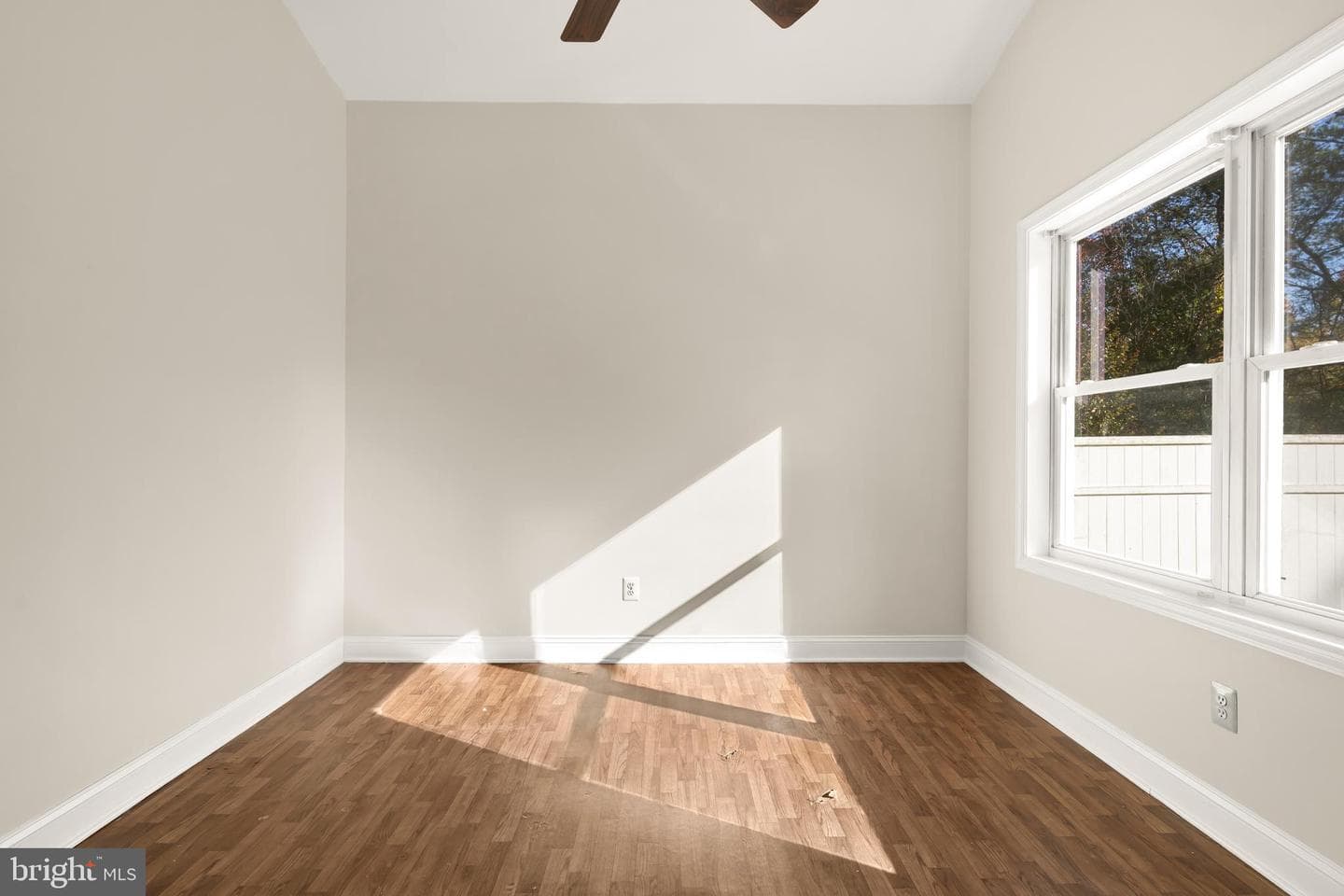 1207 Thompson Avenue photo 22