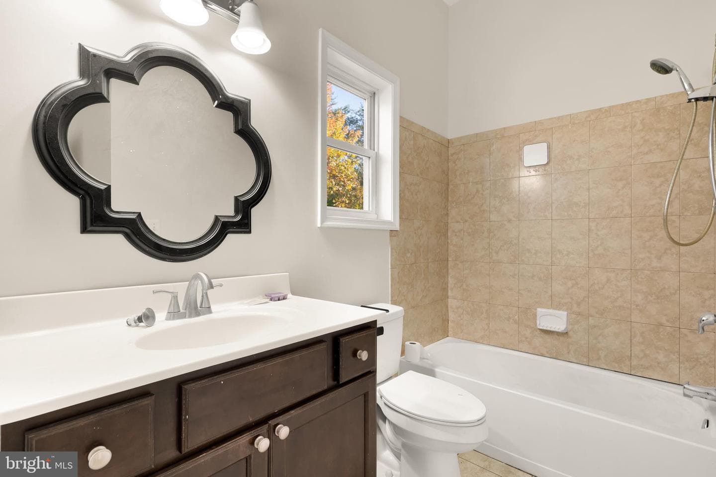 1207 Thompson Avenue photo 23