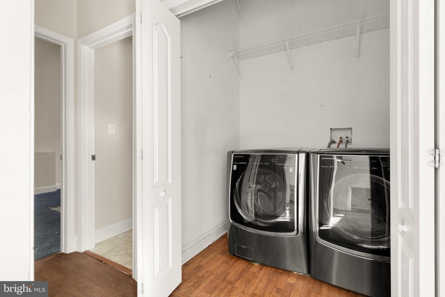 1207 Thompson Avenue photo 26
