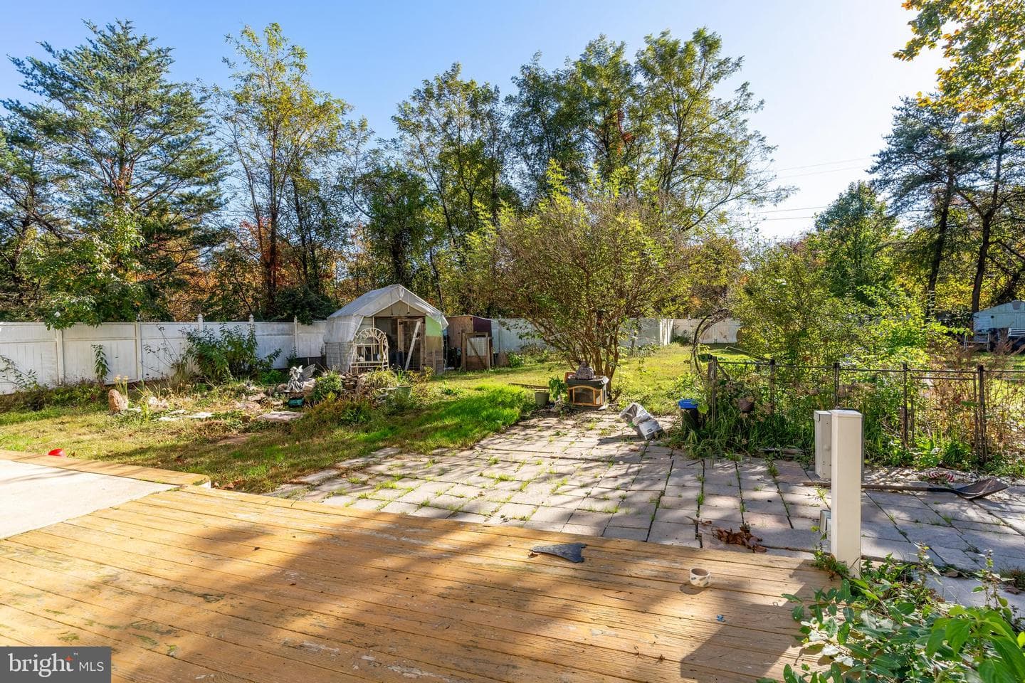 1207 Thompson Avenue photo 27