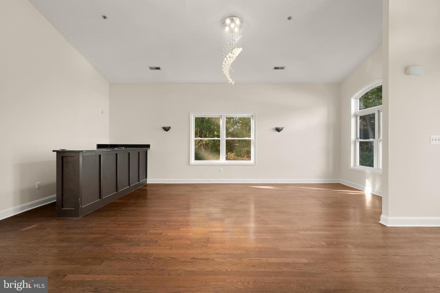1207 Thompson Avenue photo 5