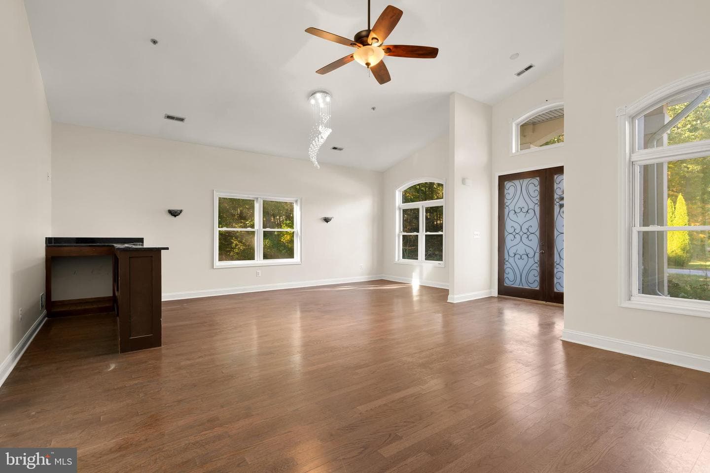 1207 Thompson Avenue photo 6