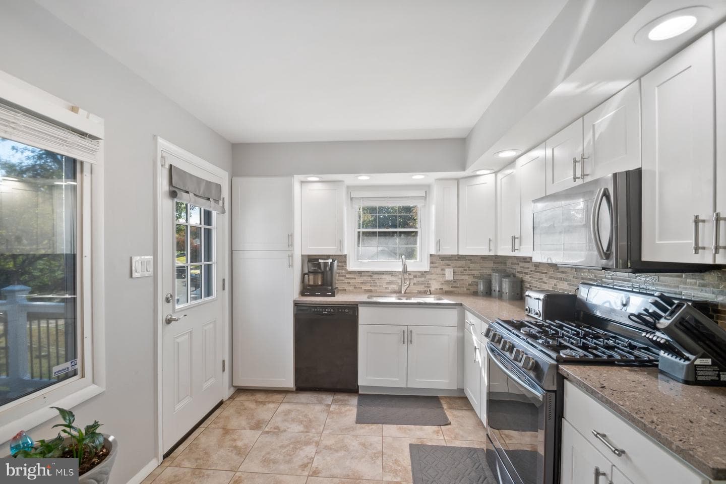 518 Kenora Drive photo 7