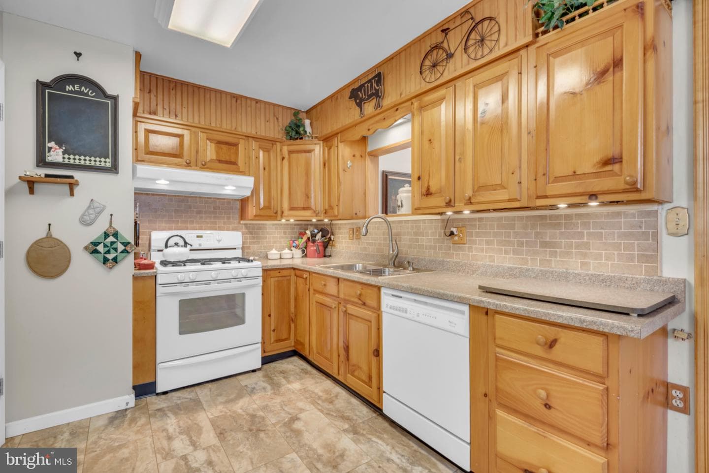 103 Janelin Drive photo 11