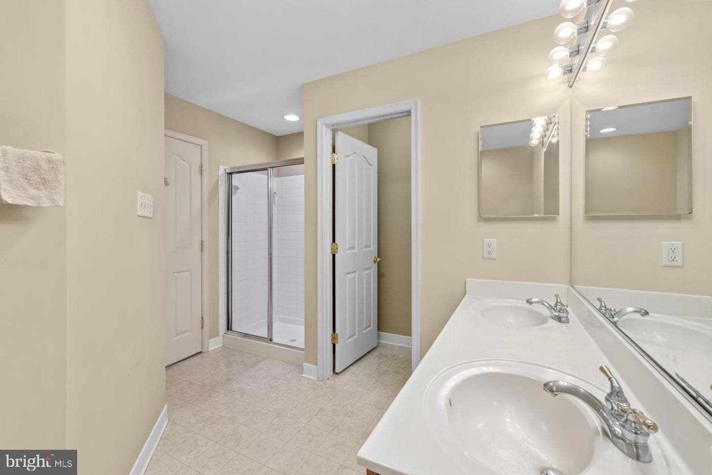 112 Farmbrook Lane photo 26