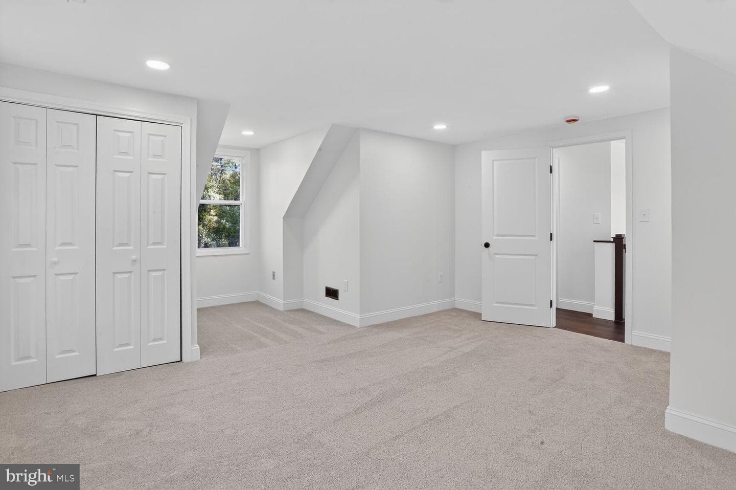 106 Railroad Avenue photo 13