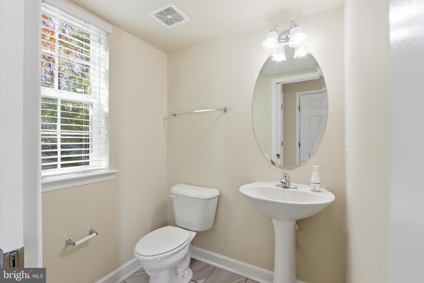 410 Thelma Road photo 12