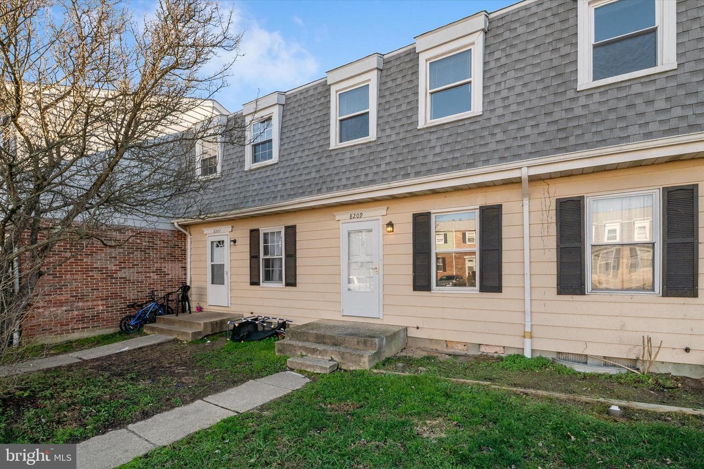 8209 Coatsbridge Court photo 2