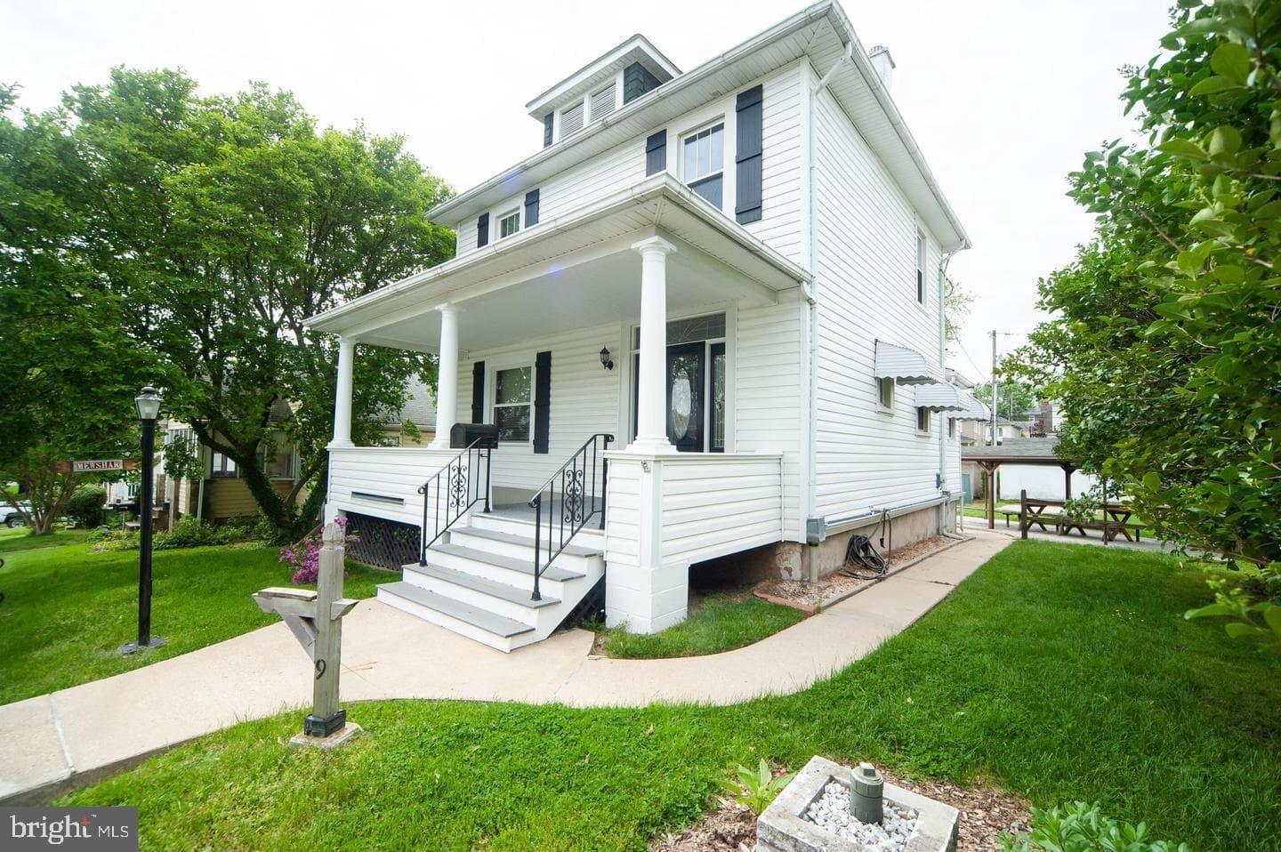 9 1st Avenue photo 2