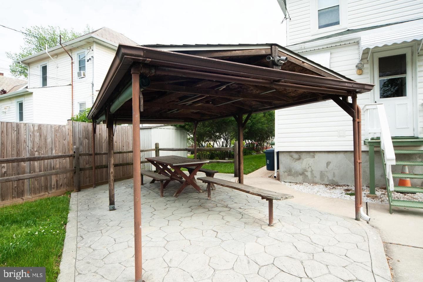 9 1st Avenue photo 25