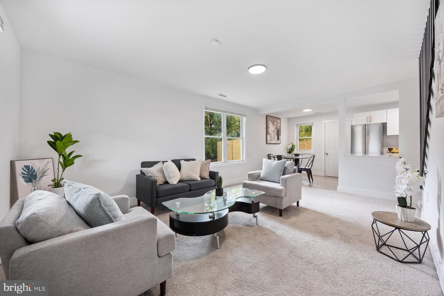 1731 Saunders Way photo 3