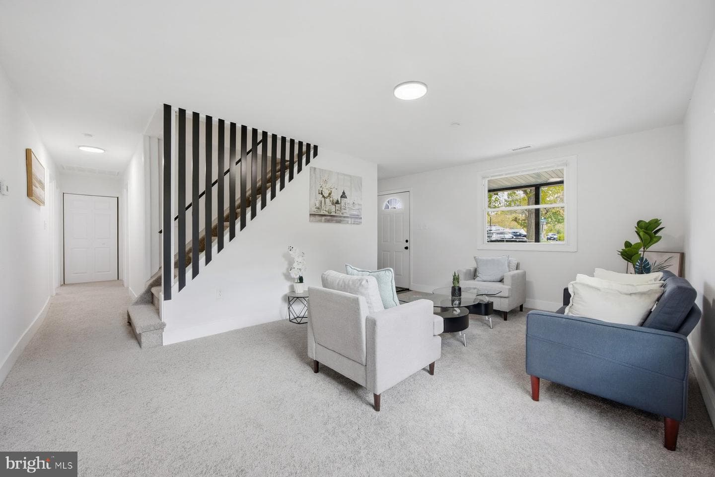 1731 Saunders Way photo 5