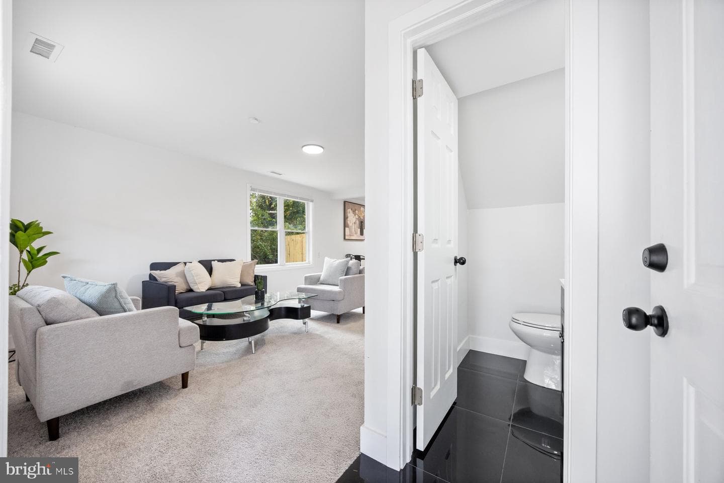 1731 Saunders Way photo 8