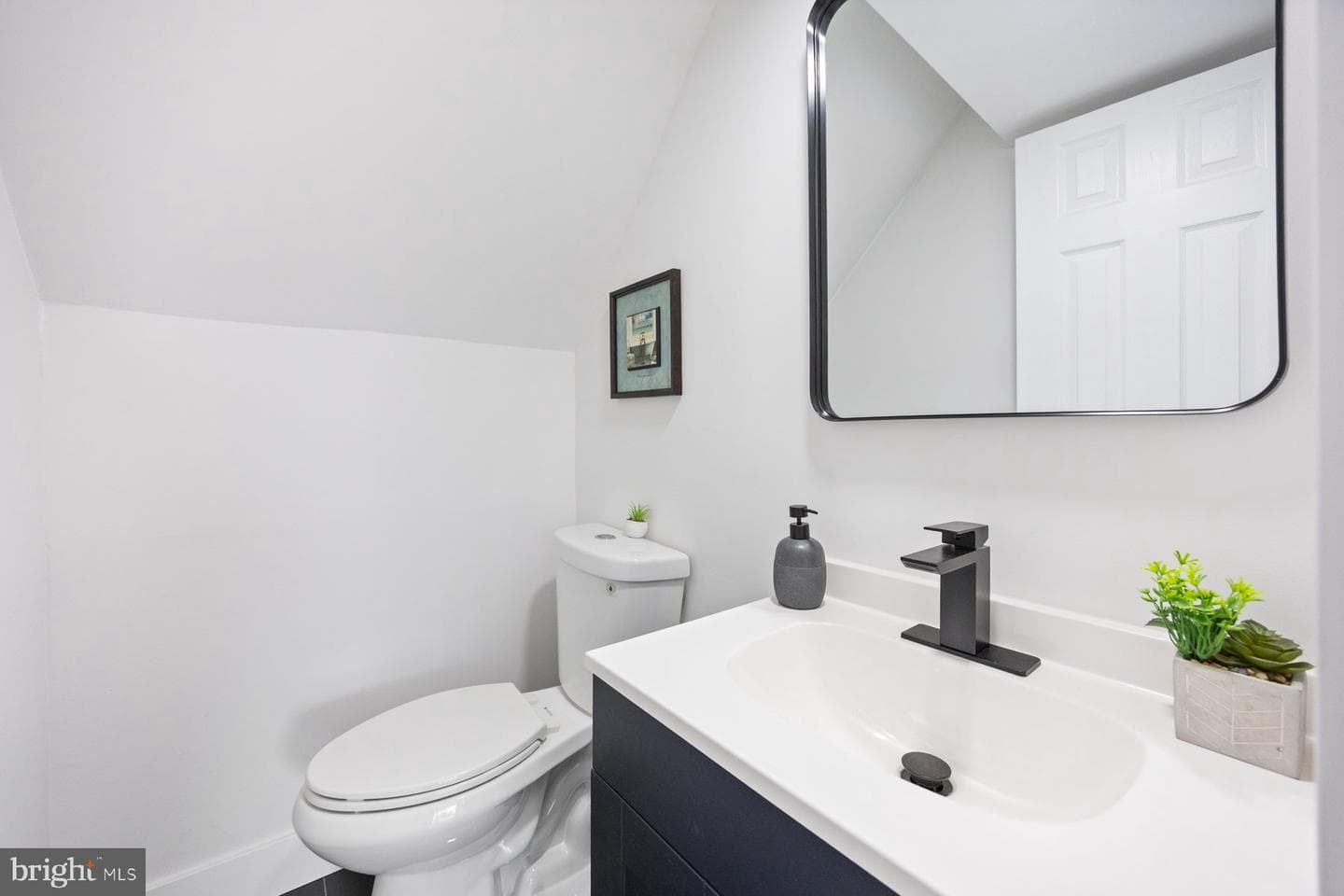 1731 Saunders Way photo 9