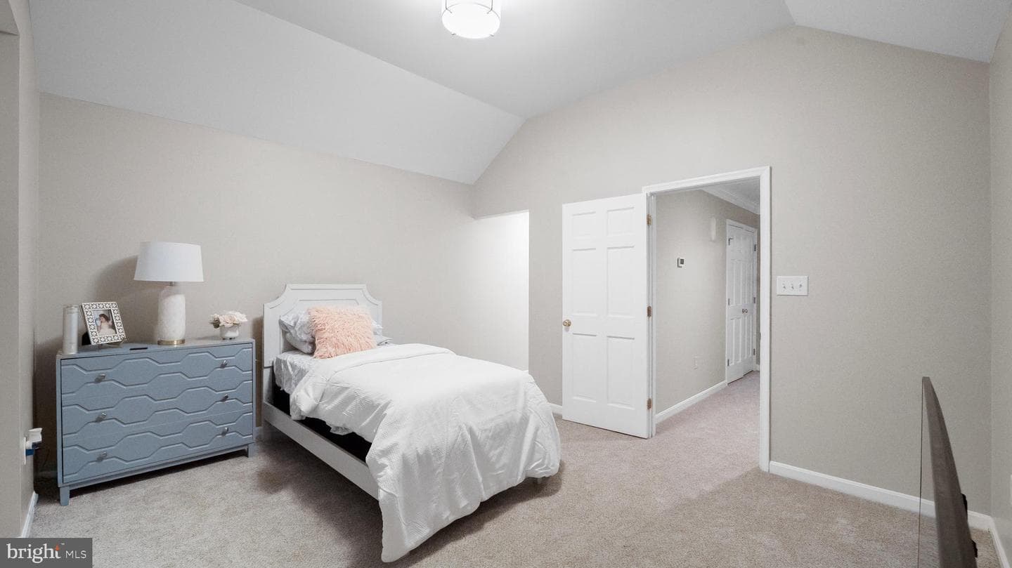 600 Traveller Court photo 35
