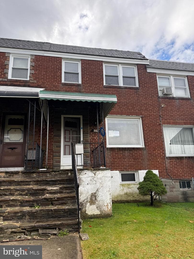 303 Arden Road W photo 2