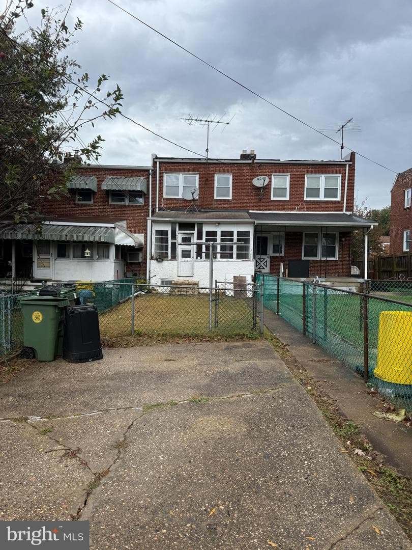 303 Arden Road W photo 4