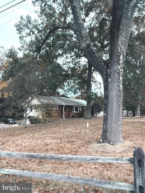 1664 Glen Drive photo 3