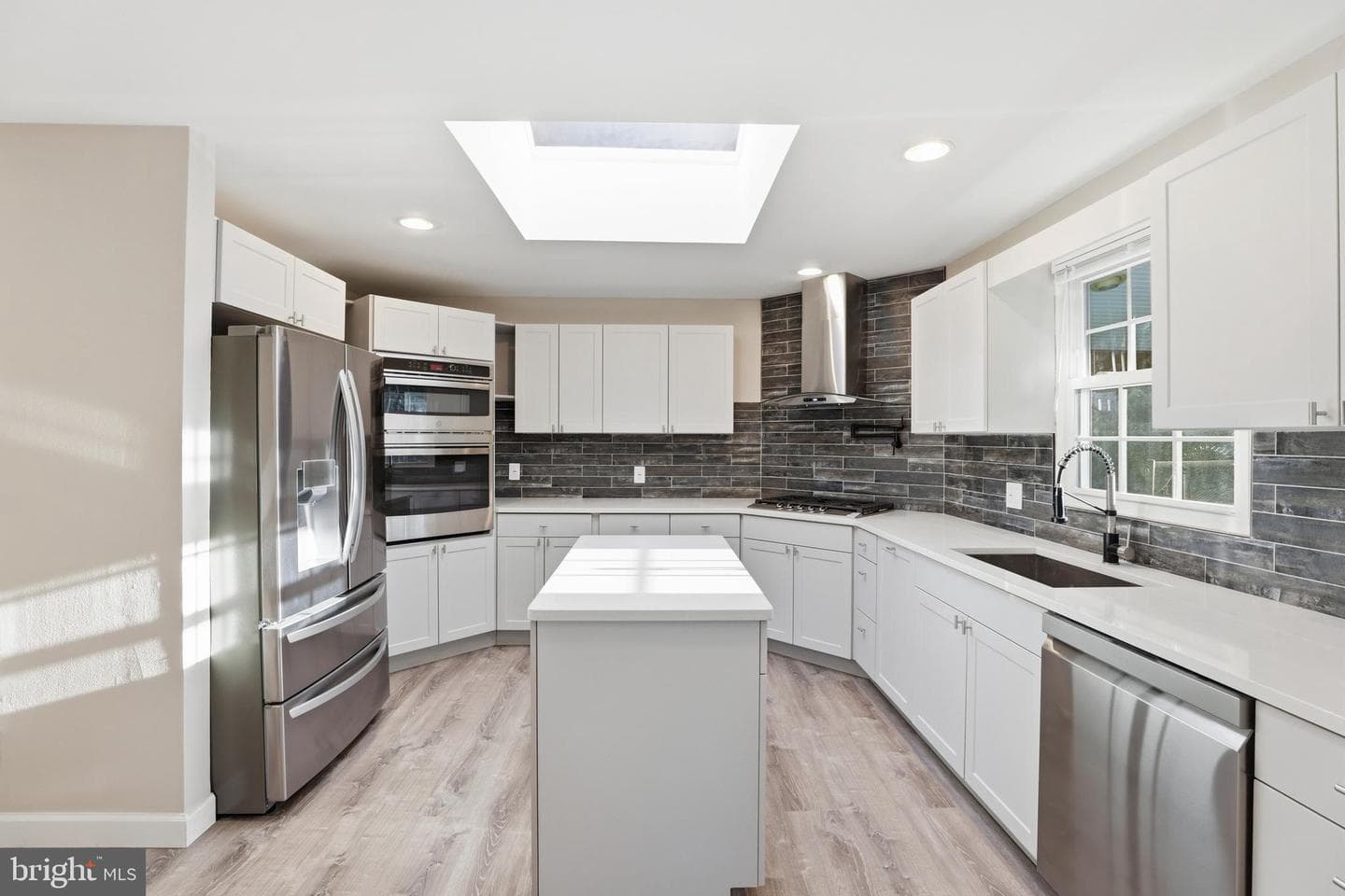 19 Roe Lane photo 12