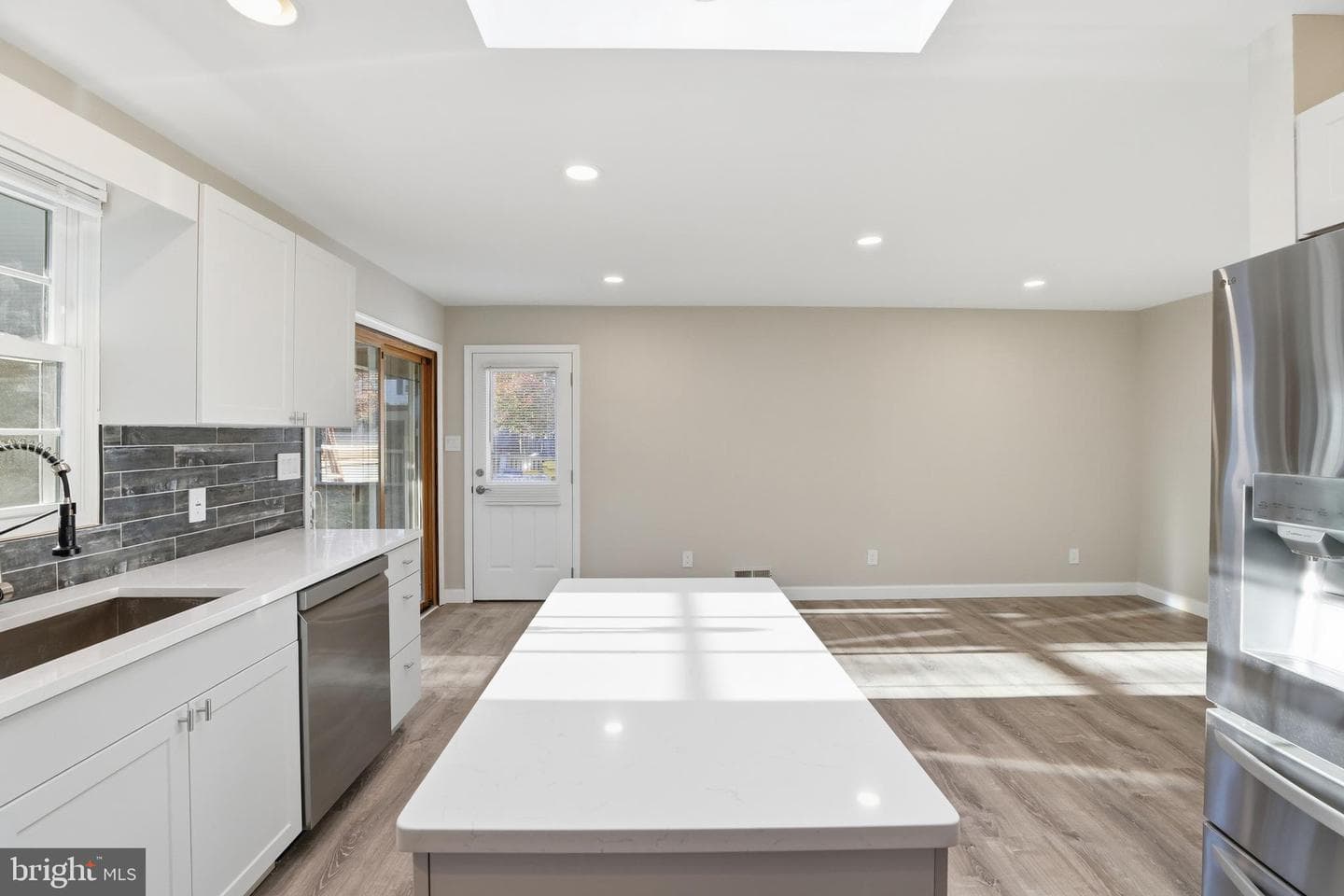 19 Roe Lane photo 13