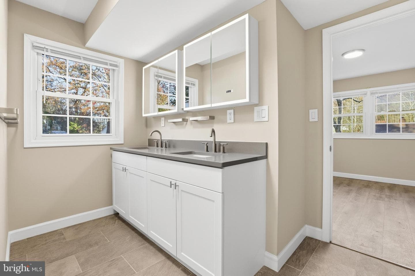 19 Roe Lane photo 18