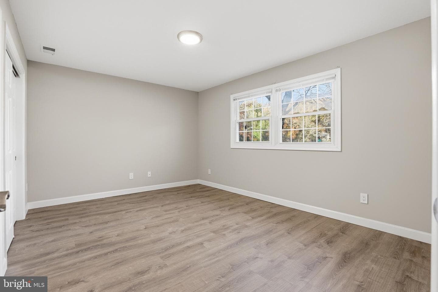 19 Roe Lane photo 22