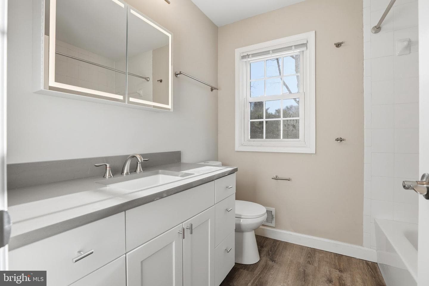 19 Roe Lane photo 23