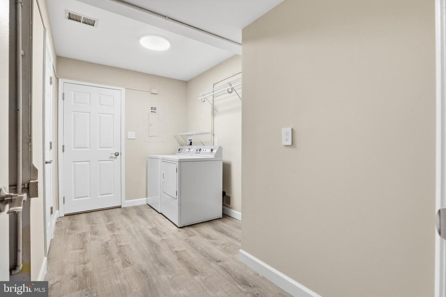 19 Roe Lane photo 29