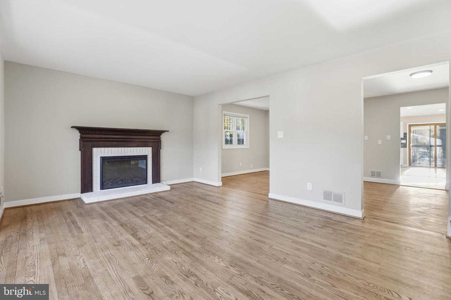 19 Roe Lane photo 5