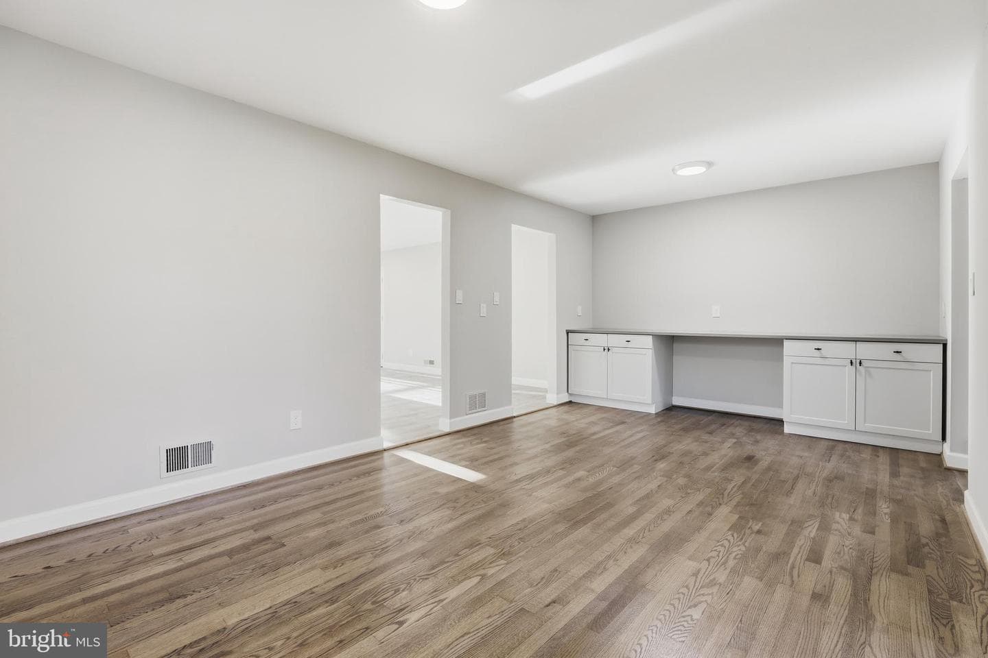 19 Roe Lane photo 8