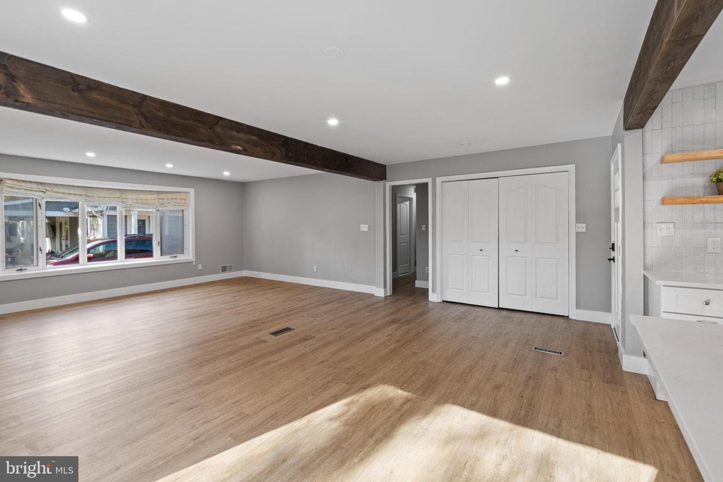 9 Robinson Road photo 2