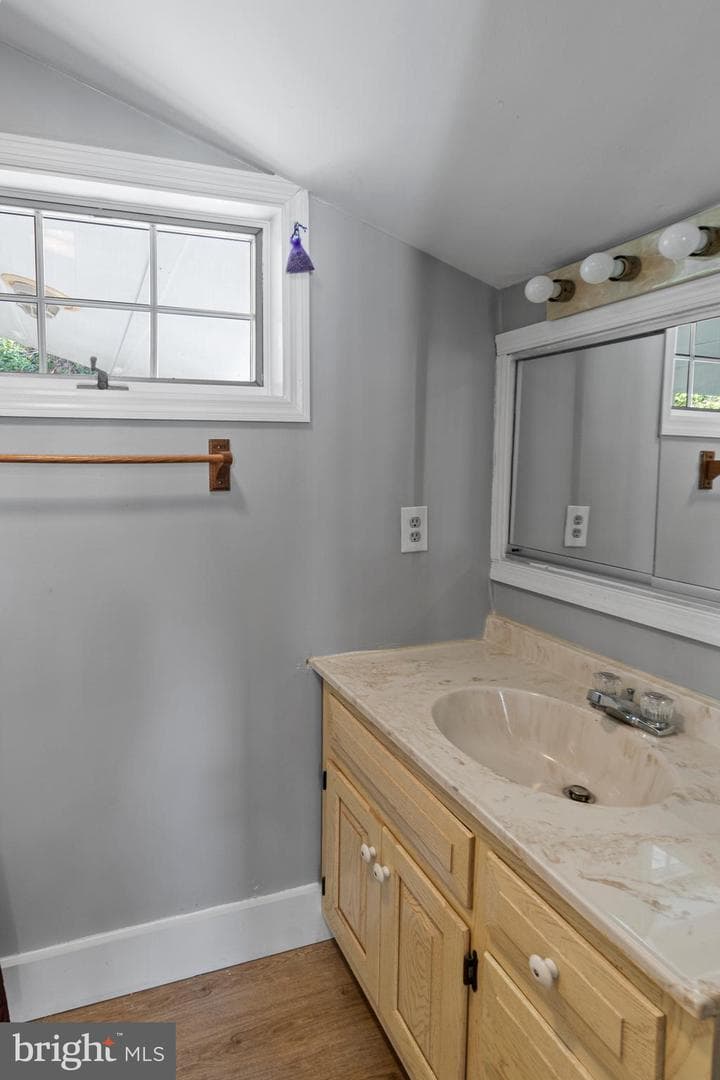 9 Robinson Road photo 35